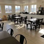 Super 8 By Wyndham Portland/Westbrook Area 