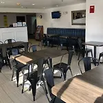 Super 8 By Wyndham Portland/Westbrook Area 