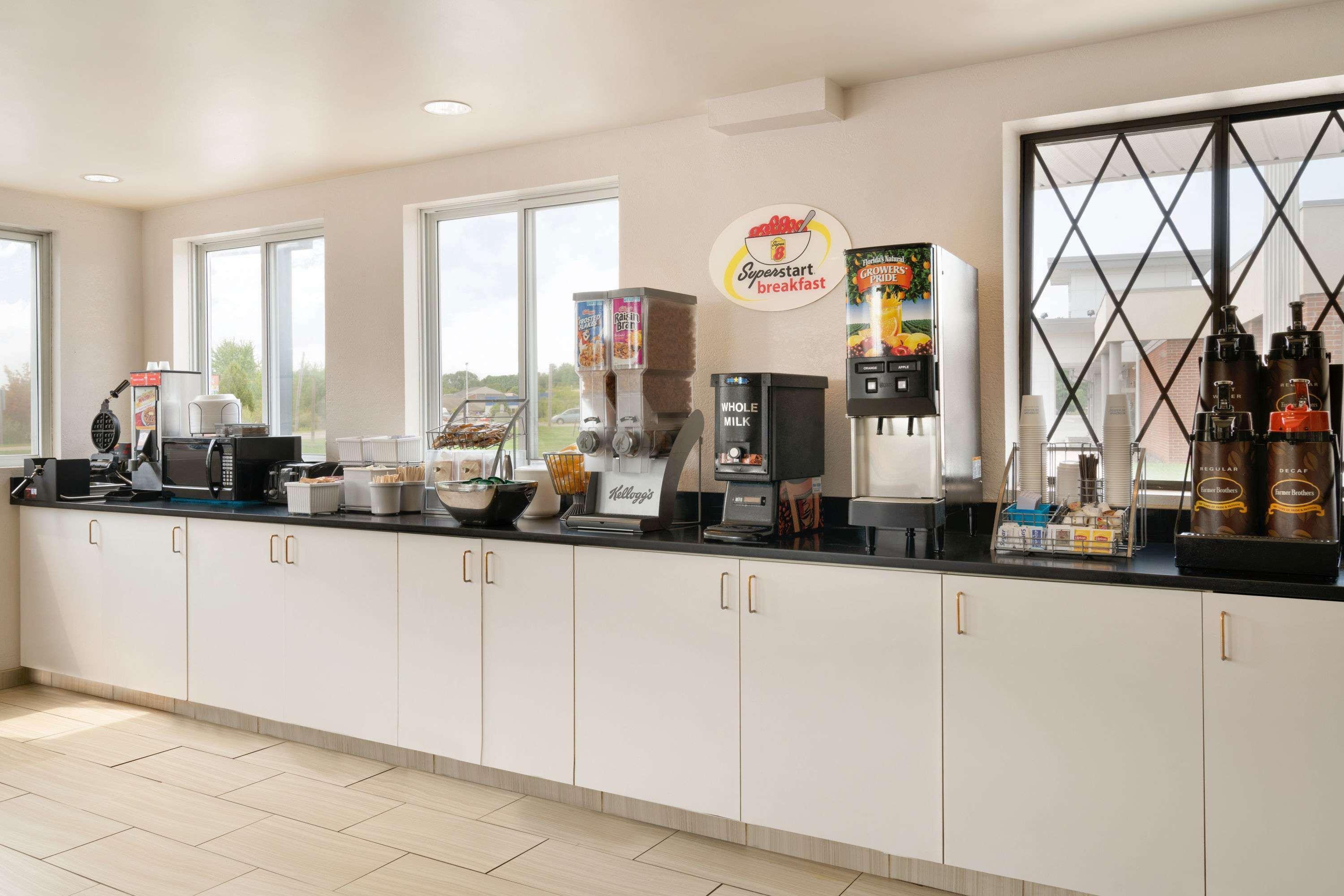 Super 8 By Wyndham Portland/westbrook Area Hotel
