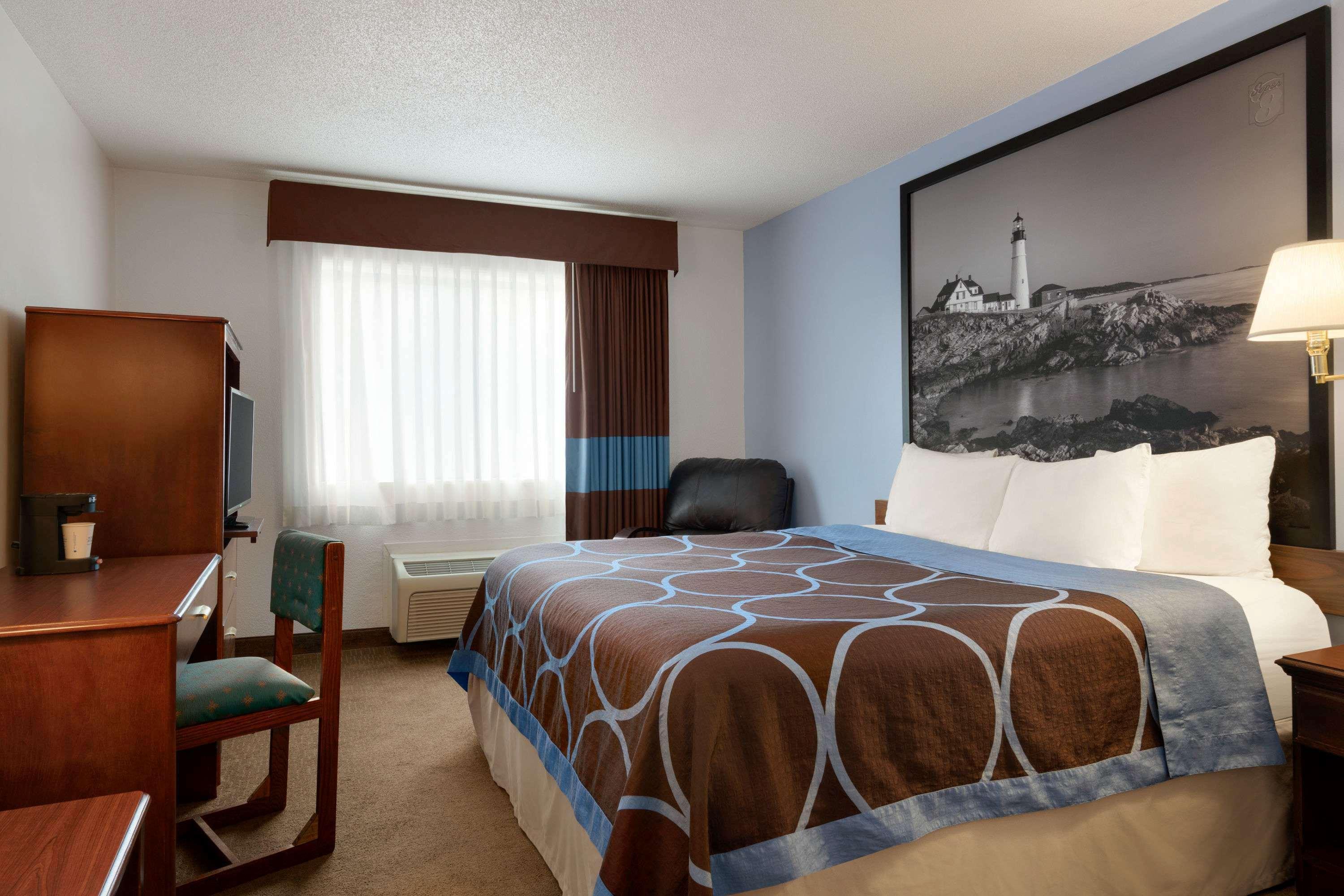 Super 8 By Wyndham Portland/westbrook Area