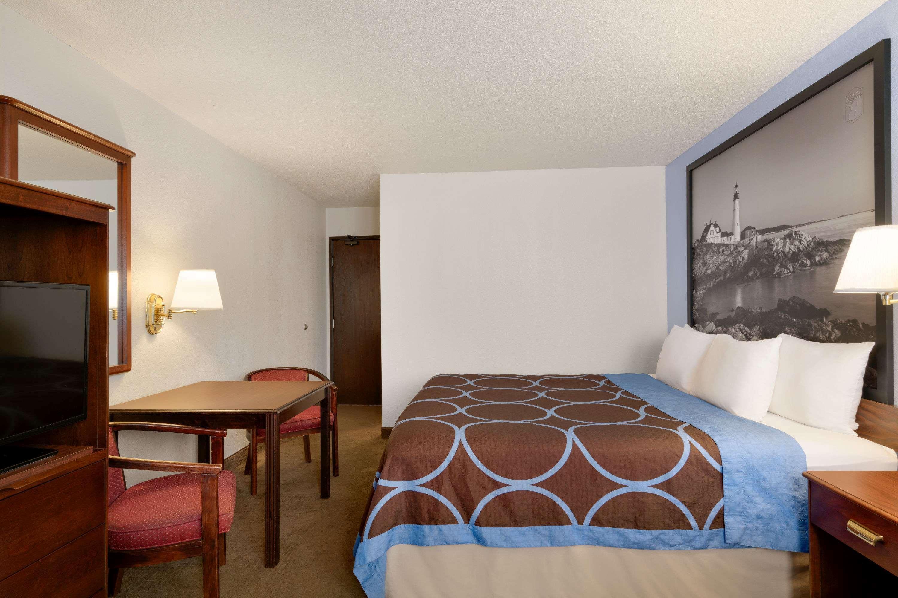 Hotel Super 8 By Wyndham Portland/westbrook Area