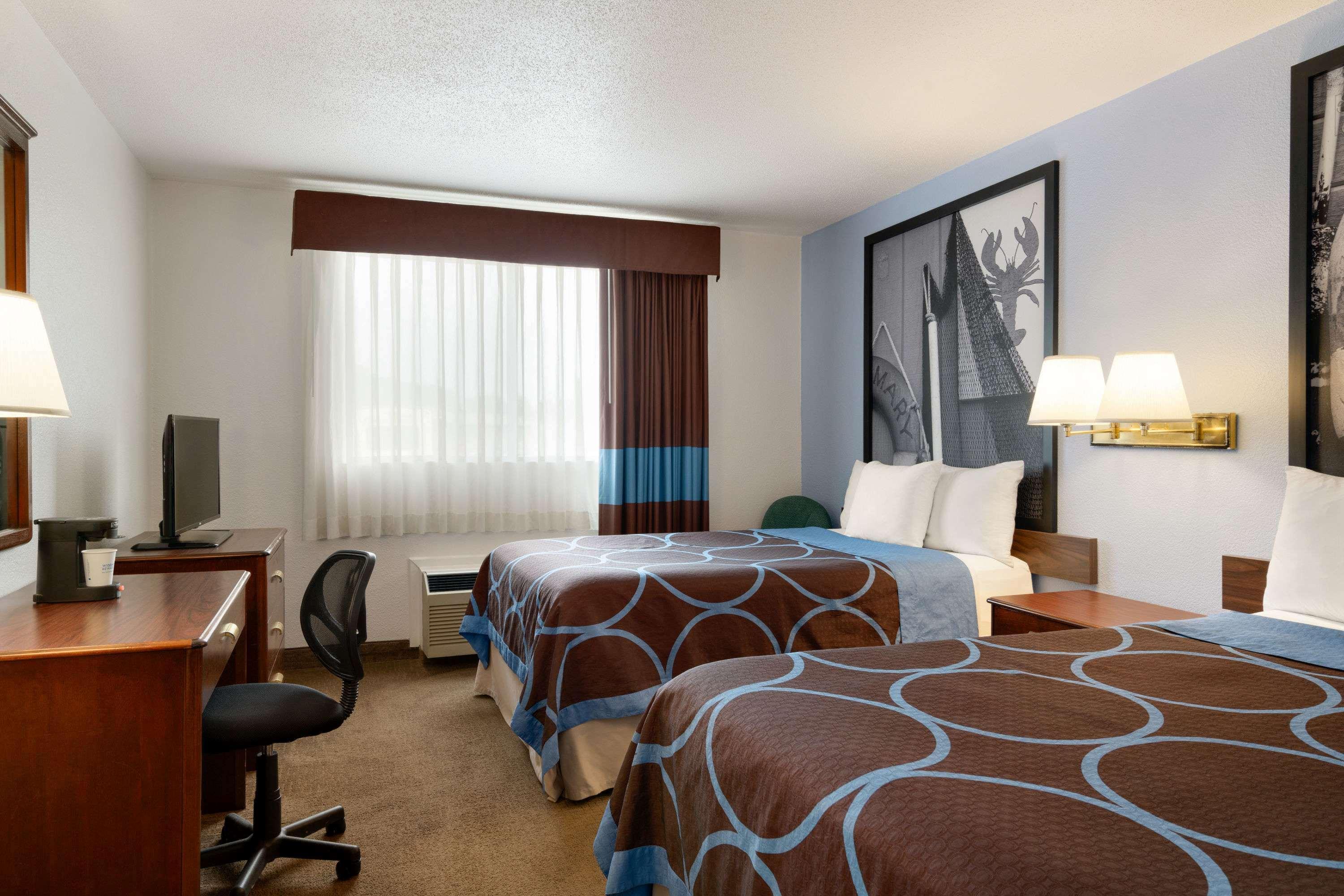 Hotel Super 8 By Wyndham Portland/westbrook Area 2*
