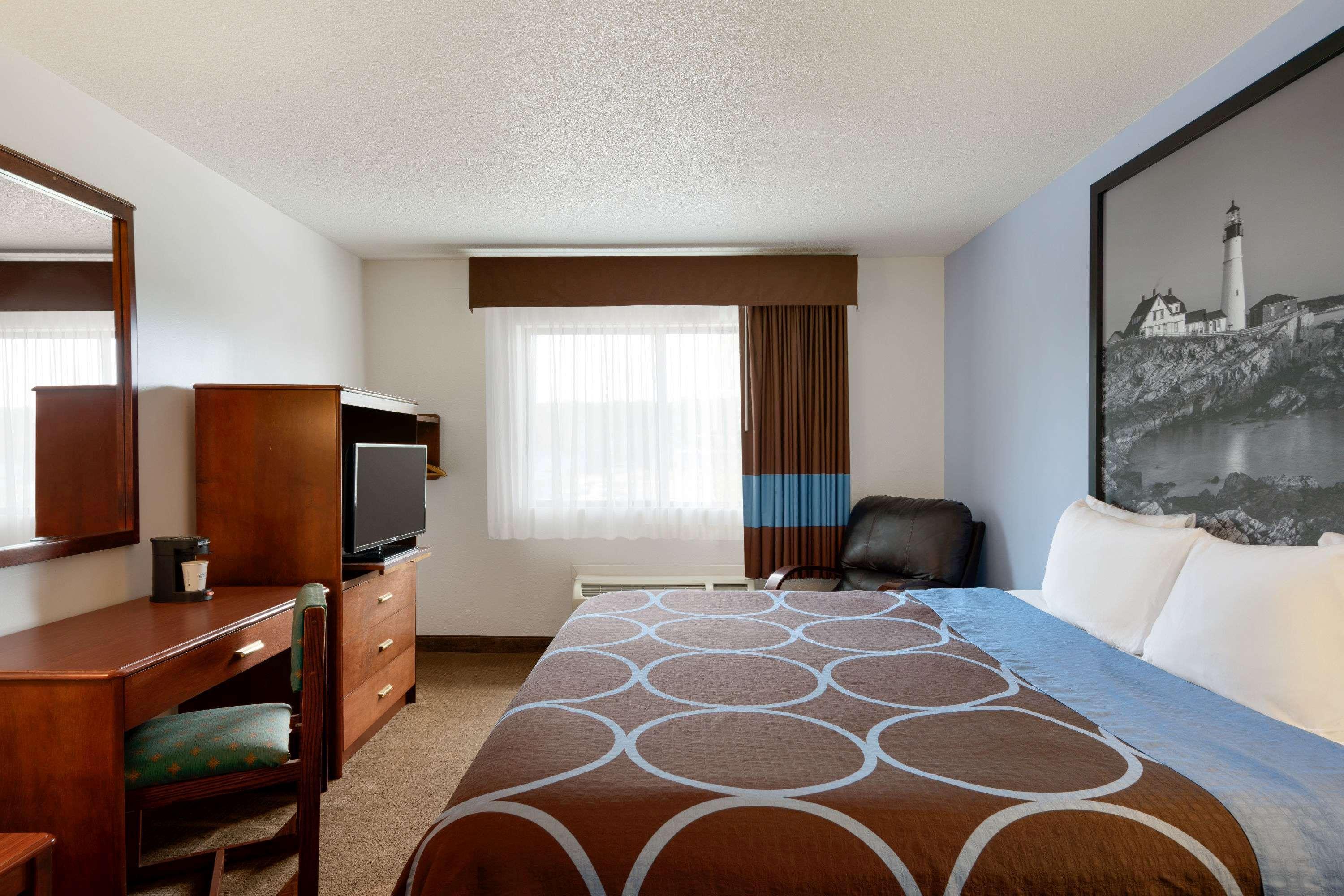 Super 8 By Wyndham Portland/westbrook Area Westbrook