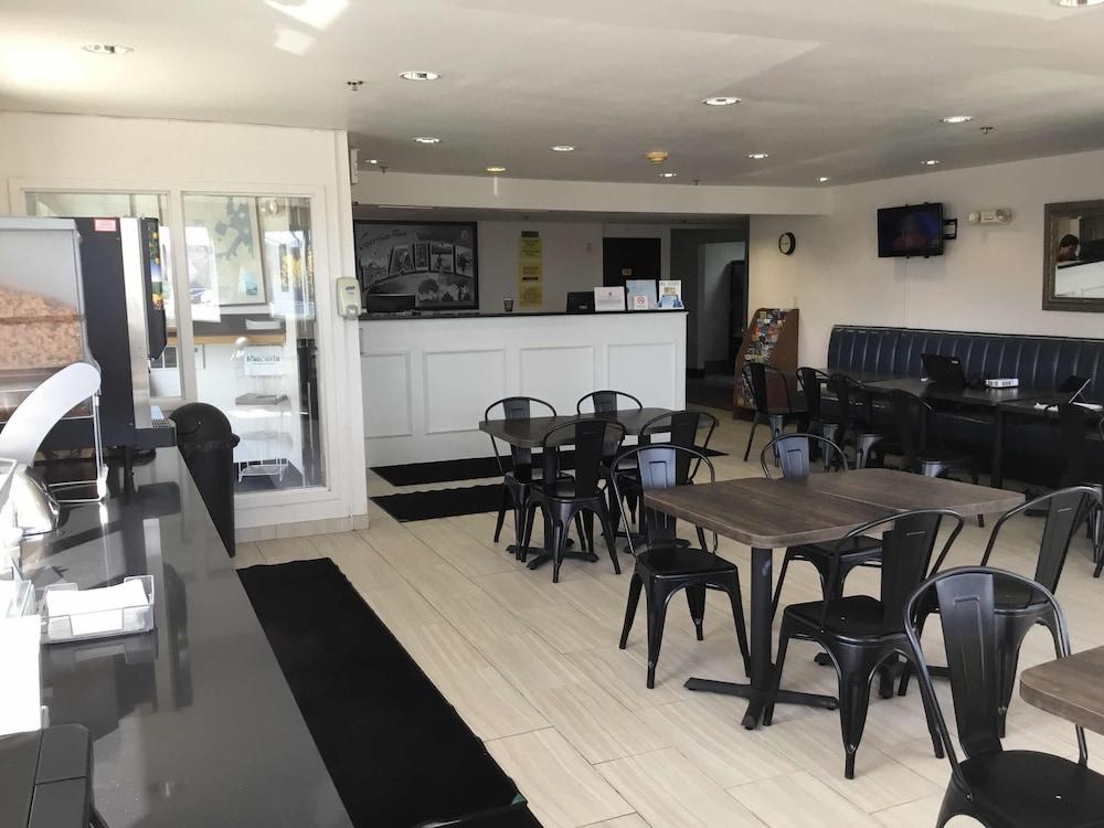 Super 8 By Wyndham Portland/westbrook Area 2* Westbrook