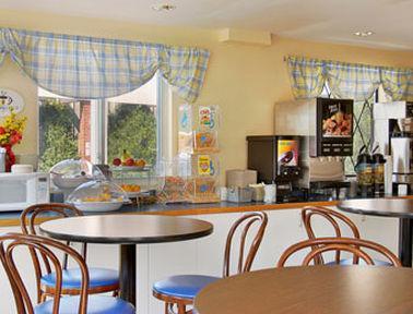Super 8 By Wyndham Portland/westbrook Area Westbrook