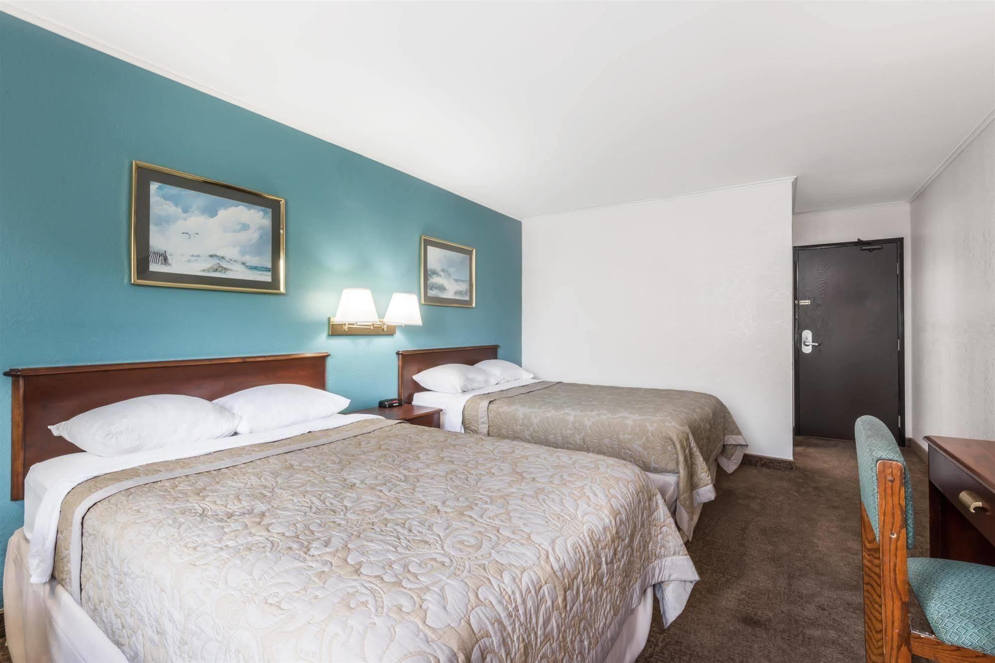 Hotel Super 8 By Wyndham Portland/westbrook Area