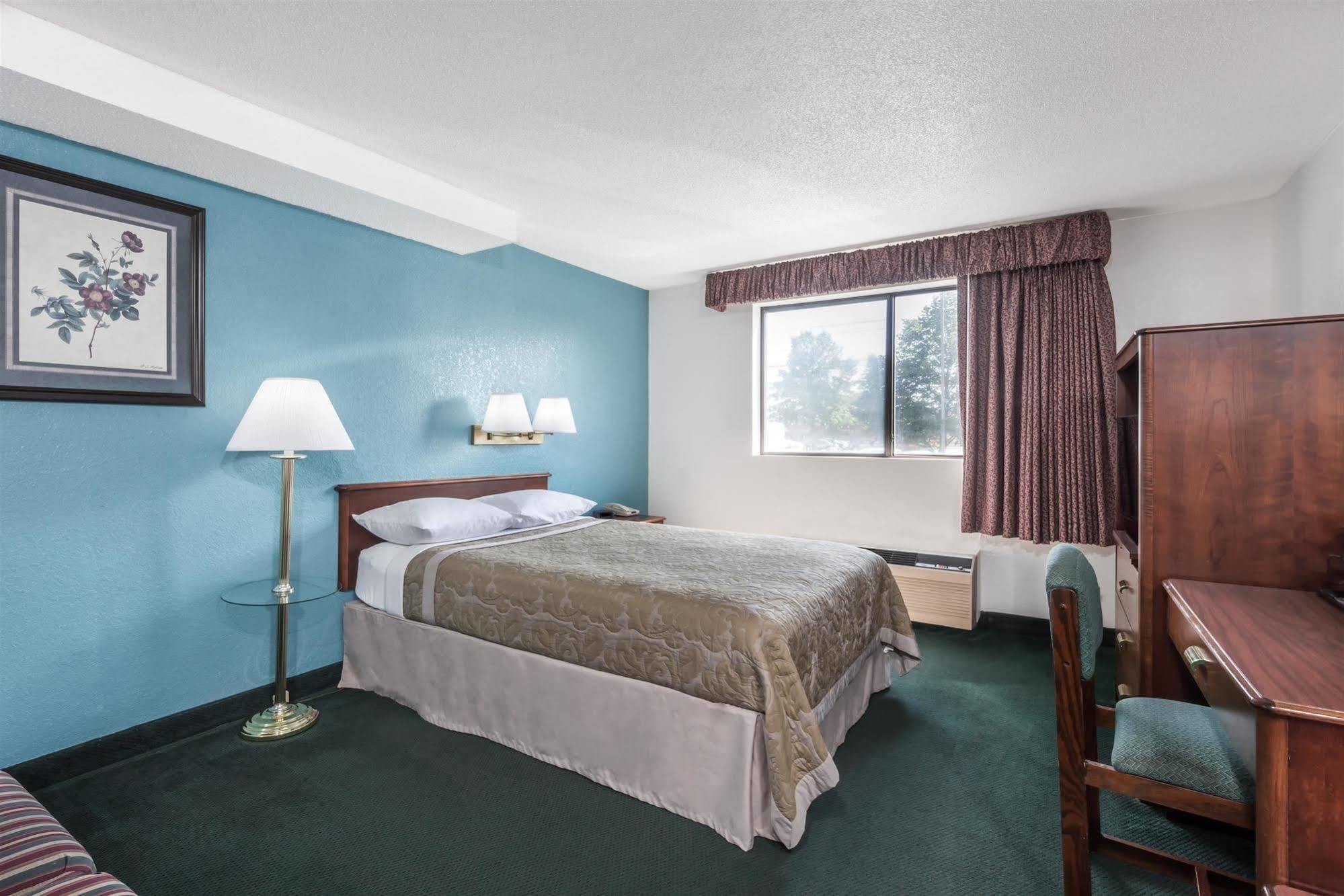 Hotel Super 8 By Wyndham Portland/westbrook Area