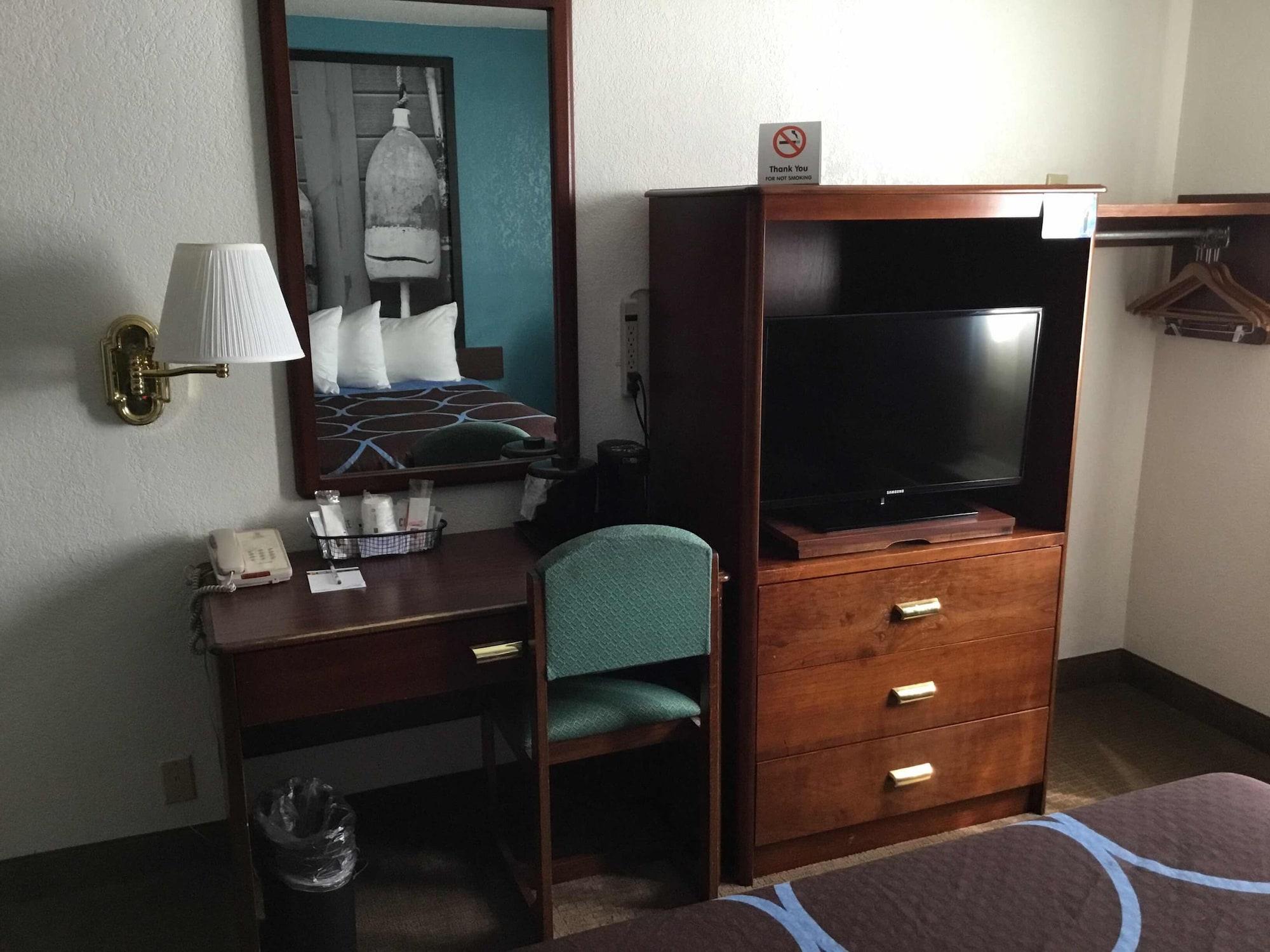 Hotel Super 8 By Wyndham Portland/westbrook Area Westbrook