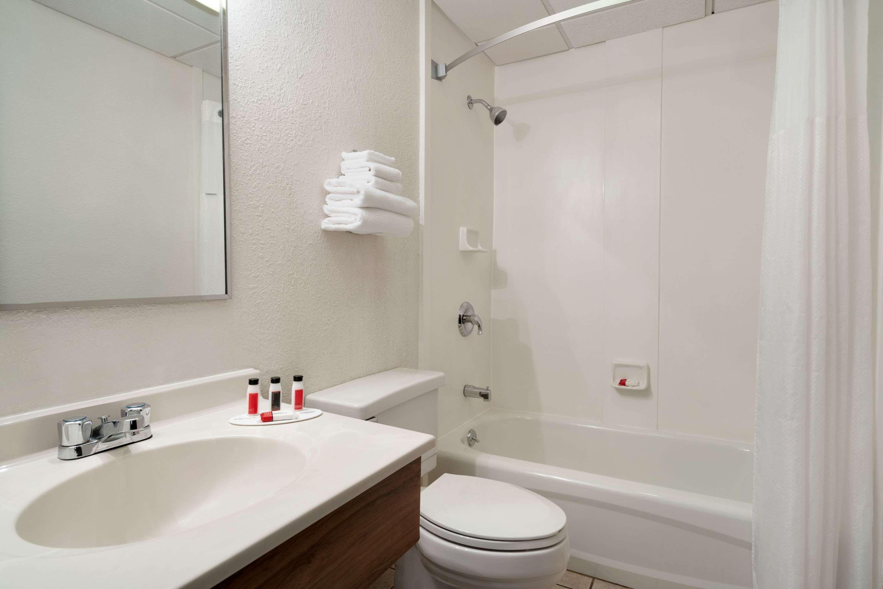 Hotel Super 8 By Wyndham Portland/westbrook Area Westbrook