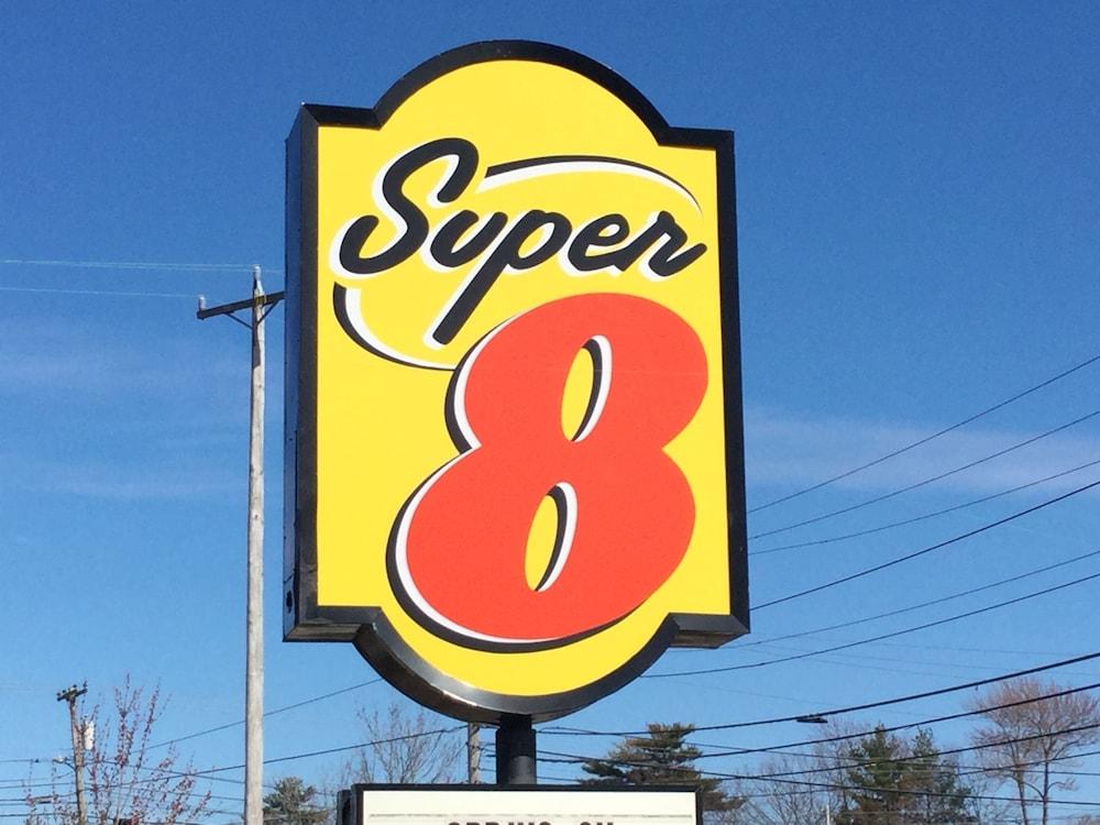 Hotel Super 8 By Wyndham Portland/westbrook Area 2*