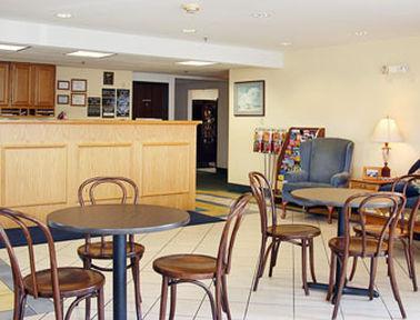 Hotel Super 8 By Wyndham Portland/westbrook Area